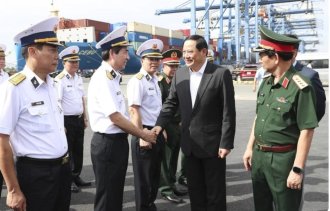  Lao PM visits Tan Cang-Cat Lai terminal